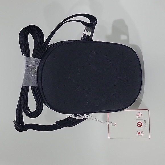 Lululemon TEAM CANADA 22 Future Legacy Crossbody Bag BLACK NWT - Picture 8 of 8